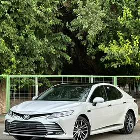 Toyota Camry 2024