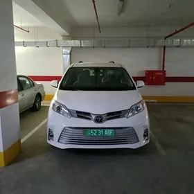 Toyota Sienna 2018