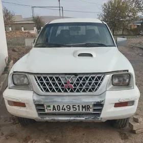 Mitsubishi L200 2003