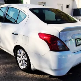 Nissan Versa 2015