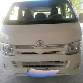 Toyota Hiace 2013