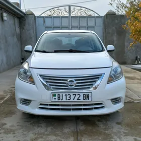 Nissan Versa 2012