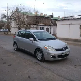 Nissan Versa 2012