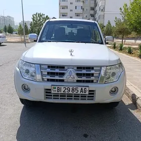 Mitsubishi Pajero 2014