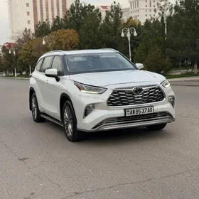 Toyota Highlander 2022