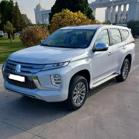 Mitsubishi Pajero 2020