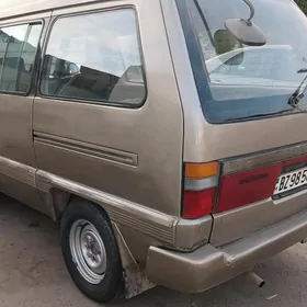 Toyota Previa 1990