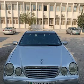 Mercedes-Benz E320 2001