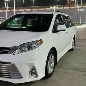 Toyota Sienna 2018