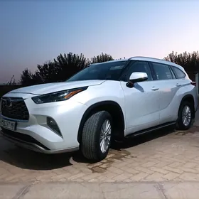 Toyota Highlander 2022