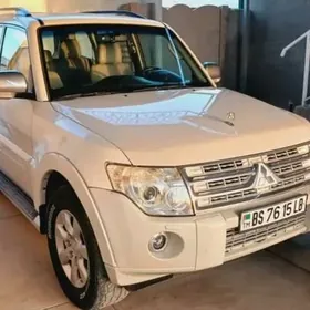 Mitsubishi Pajero 2010