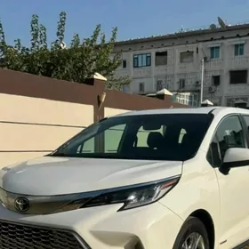 Toyota Sienna 2021