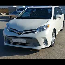 Toyota Sienna 2018