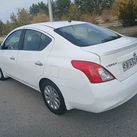 Nissan Versa 2011