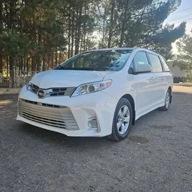 Toyota Sienna 2020