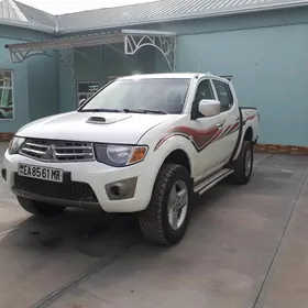 Mitsubishi L200 2010