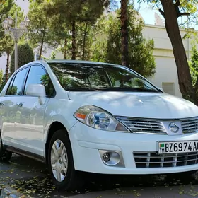 Nissan Versa 2011