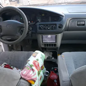 Toyota Sienna 2002