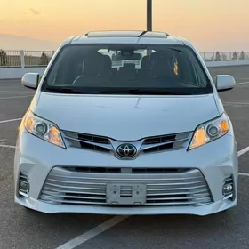 Toyota Sienna 2019