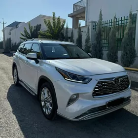 Toyota Highlander 2021