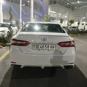 Toyota Camry 2019