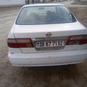 Nissan Sunny 2000