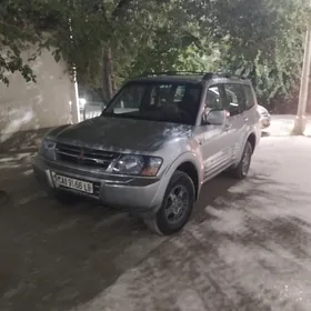 Mitsubishi Pajero 2002