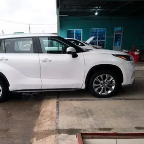 Toyota Highlander 2021