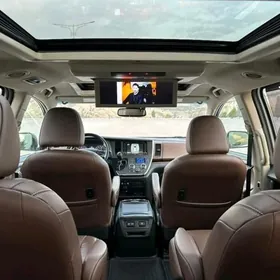 Toyota Sienna 2015