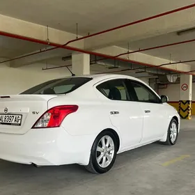 Nissan Versa 2012