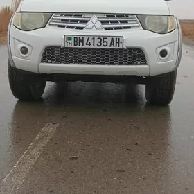 Mitsubishi L200 2012