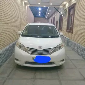 Toyota Sienna 2010