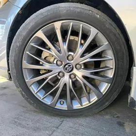 Camry 2018 SE disk