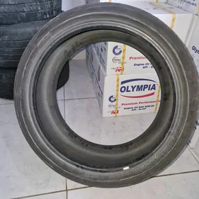 225/40 R18