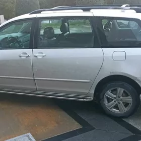 Toyota Sienna 2004