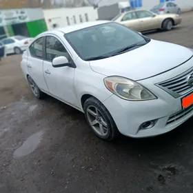 Nissan Versa 2013