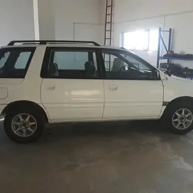 Mitsubishi Chariot 1995