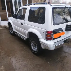 Mitsubishi Pajero 1992