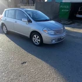 Nissan Versa 2012