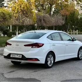 Hyundai Elantra 2020