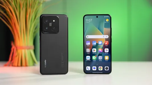 Раньше, чем Samsung: новые смартфоны Xiaomi и Redmi получают HyperOS 2 на Android 15