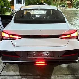 Hyundai Elantra 2024