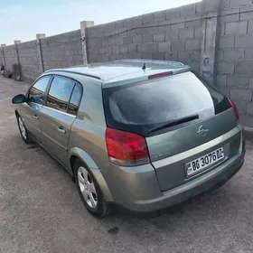 Opel Signum 2004