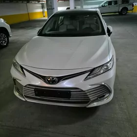 Toyota Camry 2021