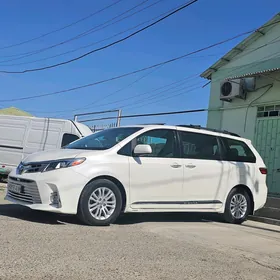 Toyota Sienna 2017