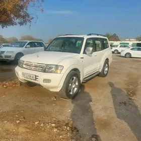 Mitsubishi Pajero 2003