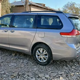 Toyota Sienna 2012