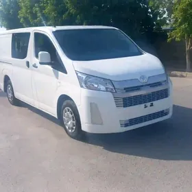 Toyota Hiace 2021