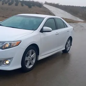 Toyota Camry 2014