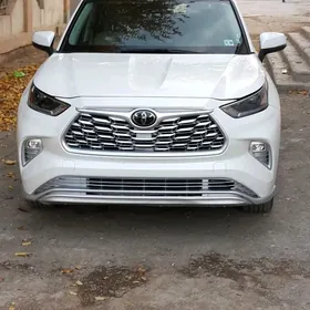 Toyota Highlander 2021